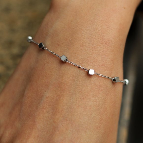 DARBY Square Bead Bracelet - Picture 5 of 7